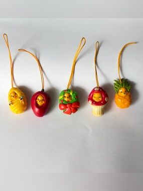 Lot of Vintage Peek-A-Pooh Charms (5)